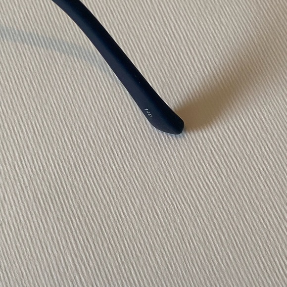 ALFRED SUNG Reading Frames - Picture 10 of 12